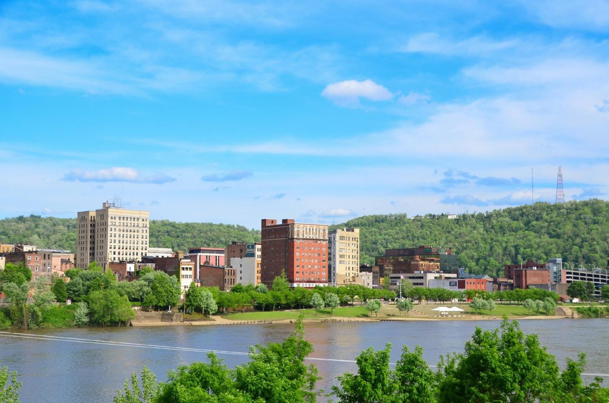 فندق هوليداي إن ويرتون Weirton المظهر الخارجي الصورة